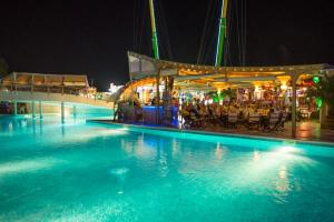 GLARUS BAR at The POOL