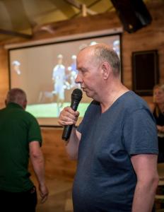 KARAOKE & COCKTAILS Fun
