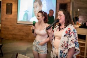 KARAOKE & COCKTAILS Fun
