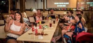 KARAOKE & COCKTAILS Fun