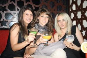 Party with FRIENDS !