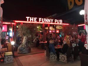 "THE FUNNY PUB" 