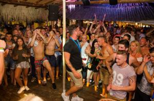Party at Beach Bar VIKING