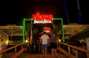 Party at Beach Bar VIKING