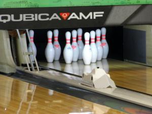 BOWLING PLAYGROUND 