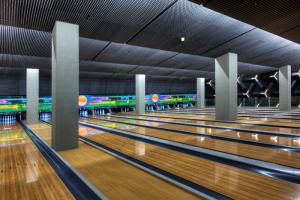 BOWLING PLAYGROUND 