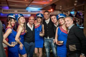 Party with FRIENDS !