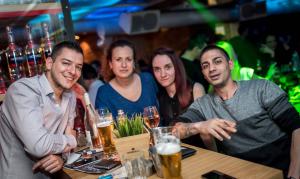 Party with FRIENDS !