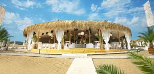 "DELETE CLUB" Oasis Beach