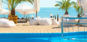 "DELETE CLUB" Oasis Beach