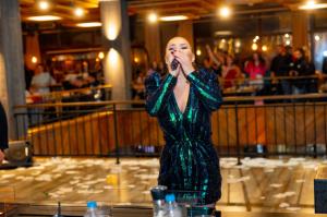 Students Party with DESISLAVA