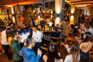 Students Party with DESISLAVA