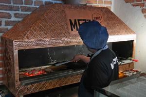 MEZZA GRILL 