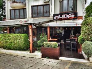 Bar &amp; Dinner ELIDIS