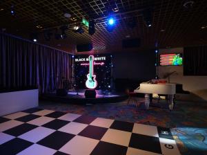 Piano Lounge BLACK AND WHITE