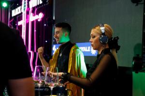 Party with VERA RUSSO