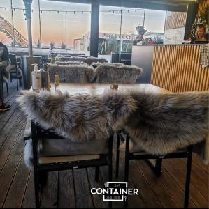 CONTAINER Bar &amp; Seafood Burgas