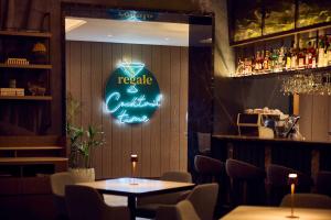 REGALE Bar