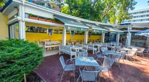 Pool Bar & Dinner EXCELSIOR