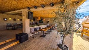 MANIA Bar & Dinner 
